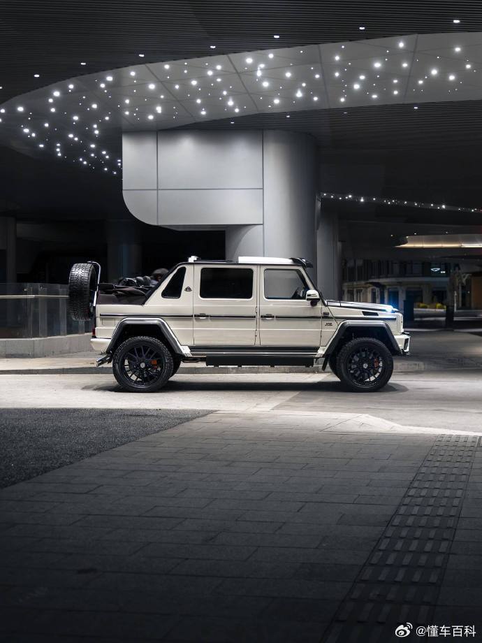 迈巴赫 G650 Landaulet，全球仅 99 台的陆地奢享利器。硬派方壳藏