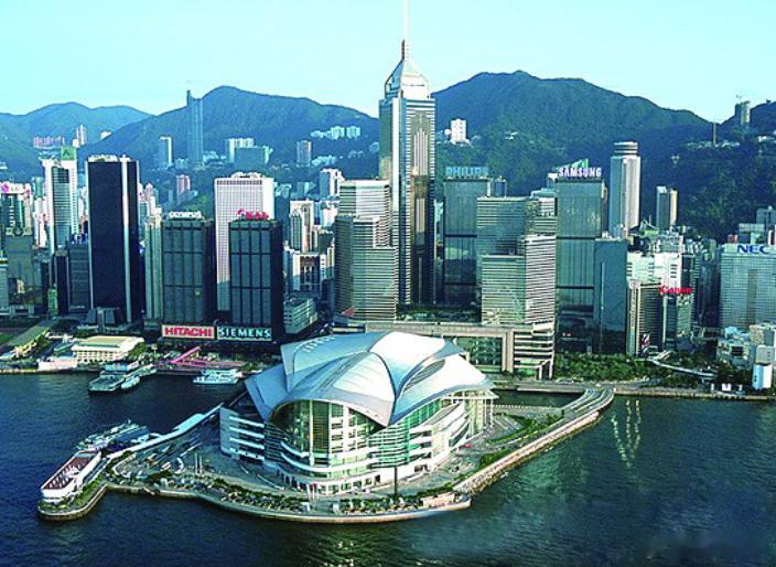 【港府再次动刀“去殖民化”，孙玉良：香港人就该堂堂正正做中国人】香港法律里还躺着