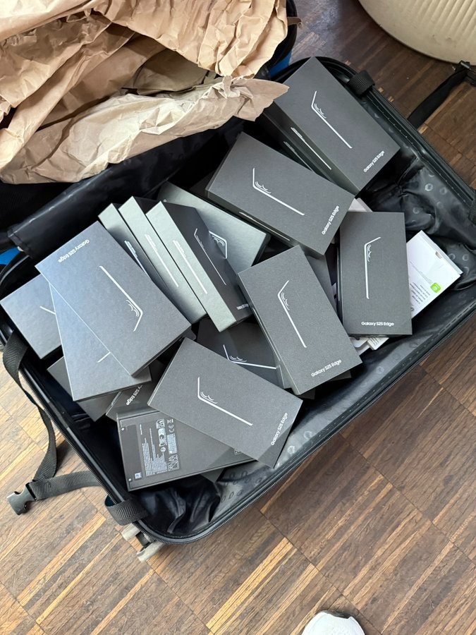 现在不经常被提起的知名手机品牌，还是挺多的。三星和苹果都这做极致薄的手机，希望不