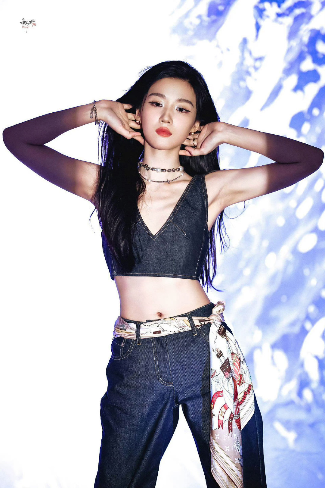 卢昱晓腹肌马甲线卢昱晓美的毫不费力，太飒了！！ 