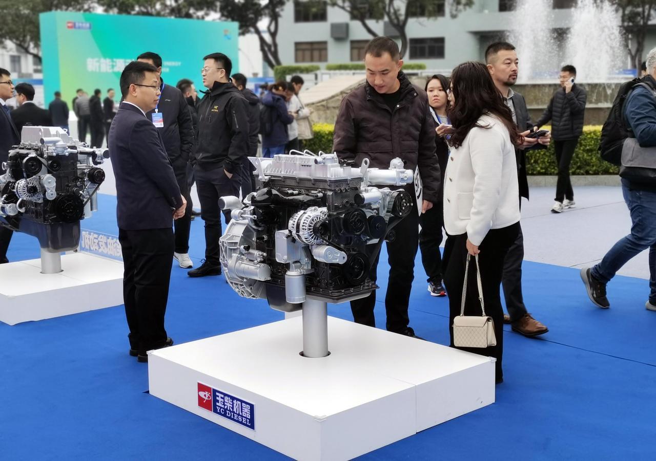 原以为纯电车取代燃油车只是时间问题，没想到半路杀出个程咬金！1月24日，广西玉柴