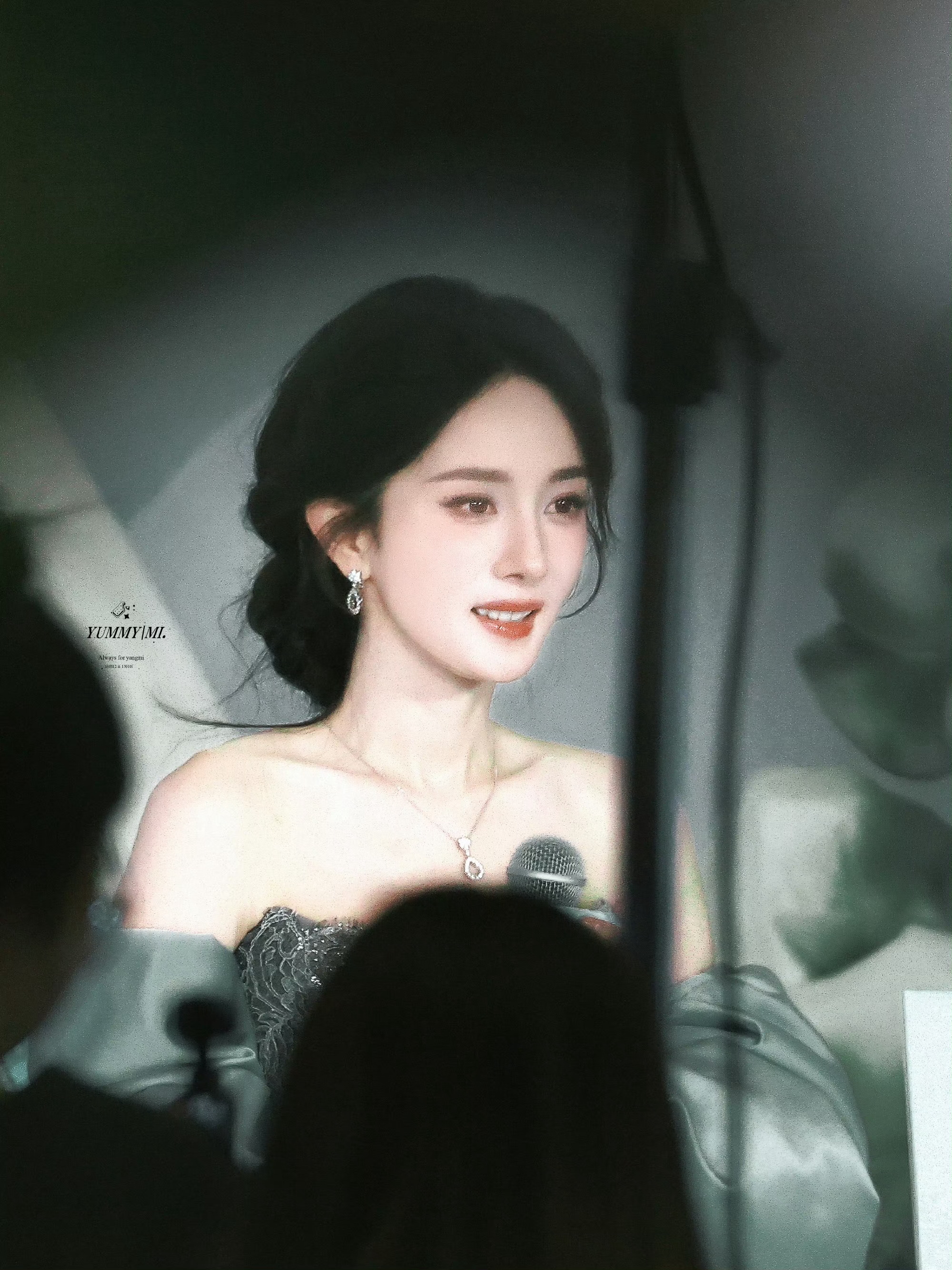 杨幂尖叫之夜海报站位太美啦