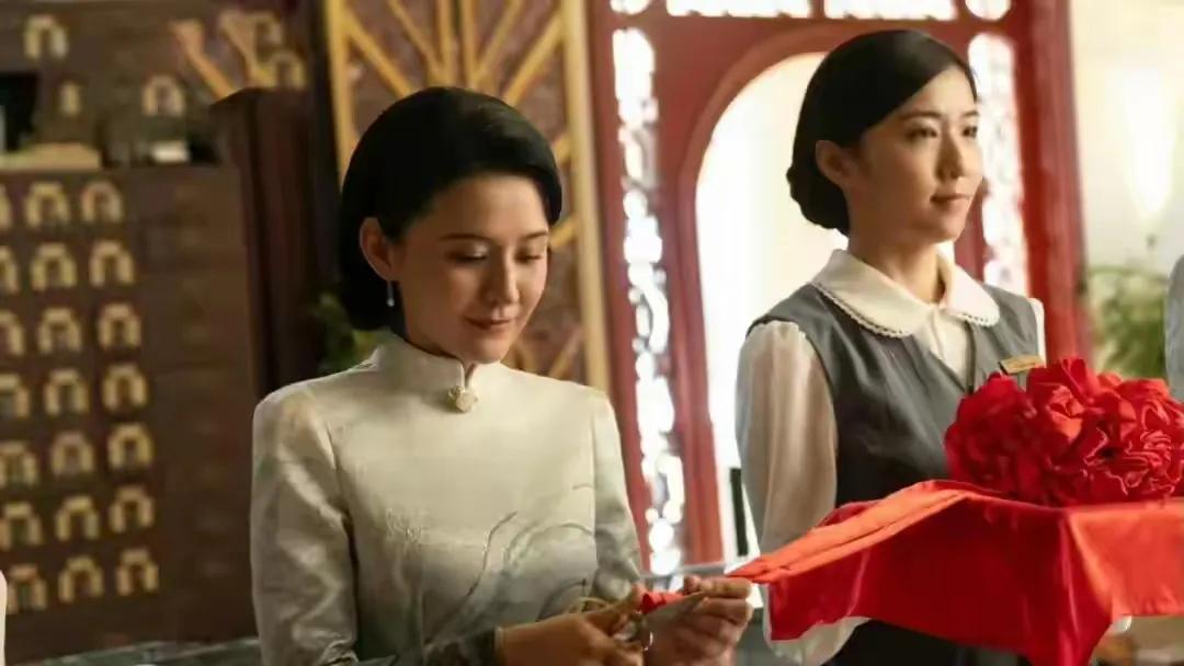 《灼灼韶华》中只有这三个女人
让人觉得最难看，
其中一个全部靠演出来的，不是作者