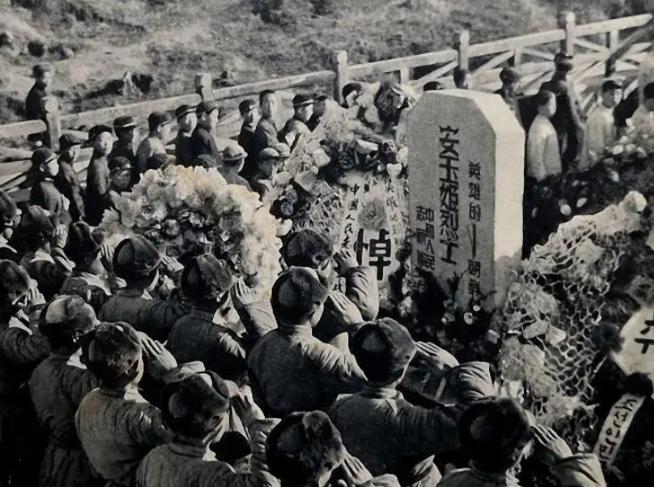 1955年，全军大授衔时，志愿军虽然已从朝鲜秘密撤出了大部分，但留驻的部队仍有5