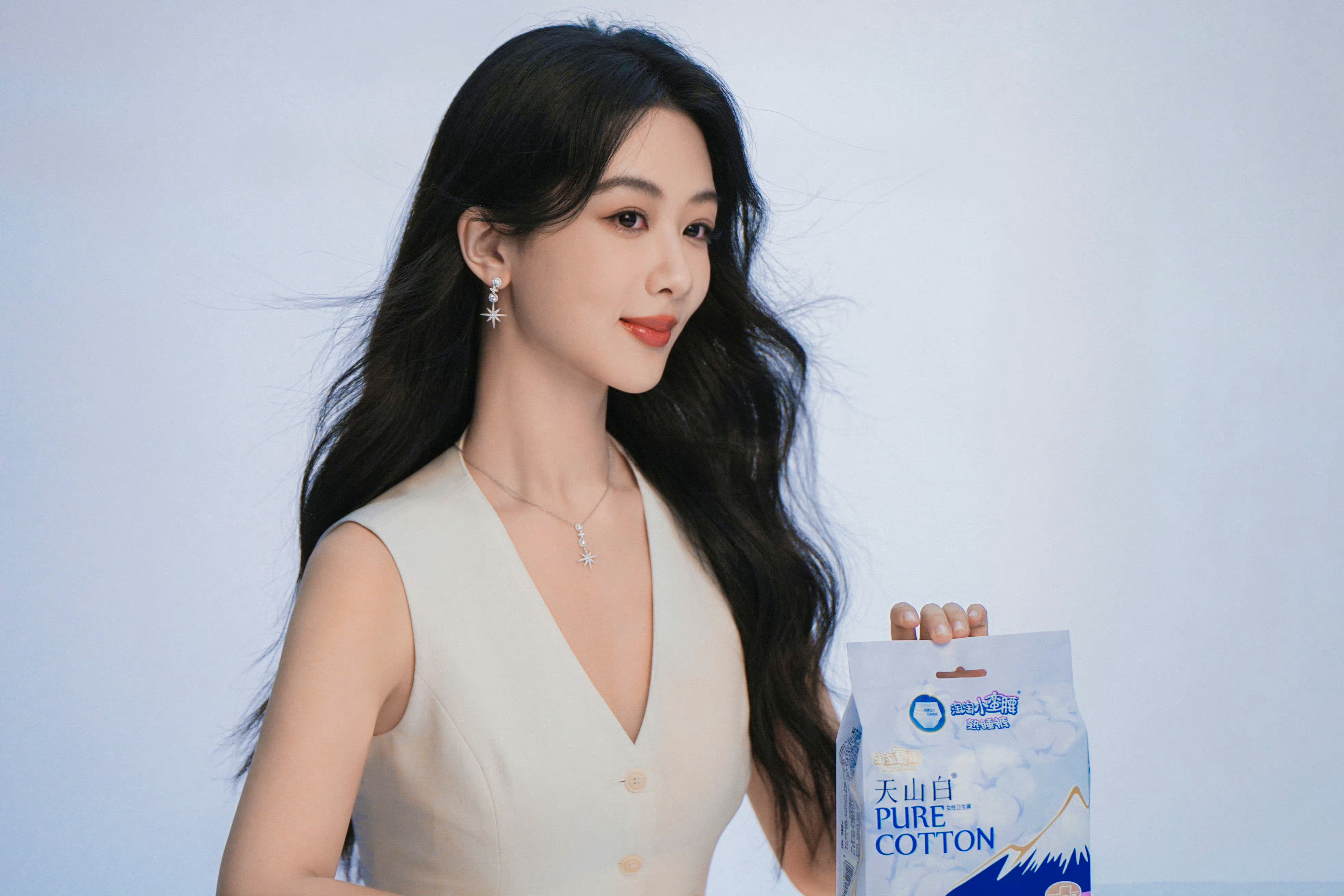 #正午阳光一直促成与杨紫合作#后宫不得干政，非官宣不约，杨紫兢兢业业的拍《国色芳