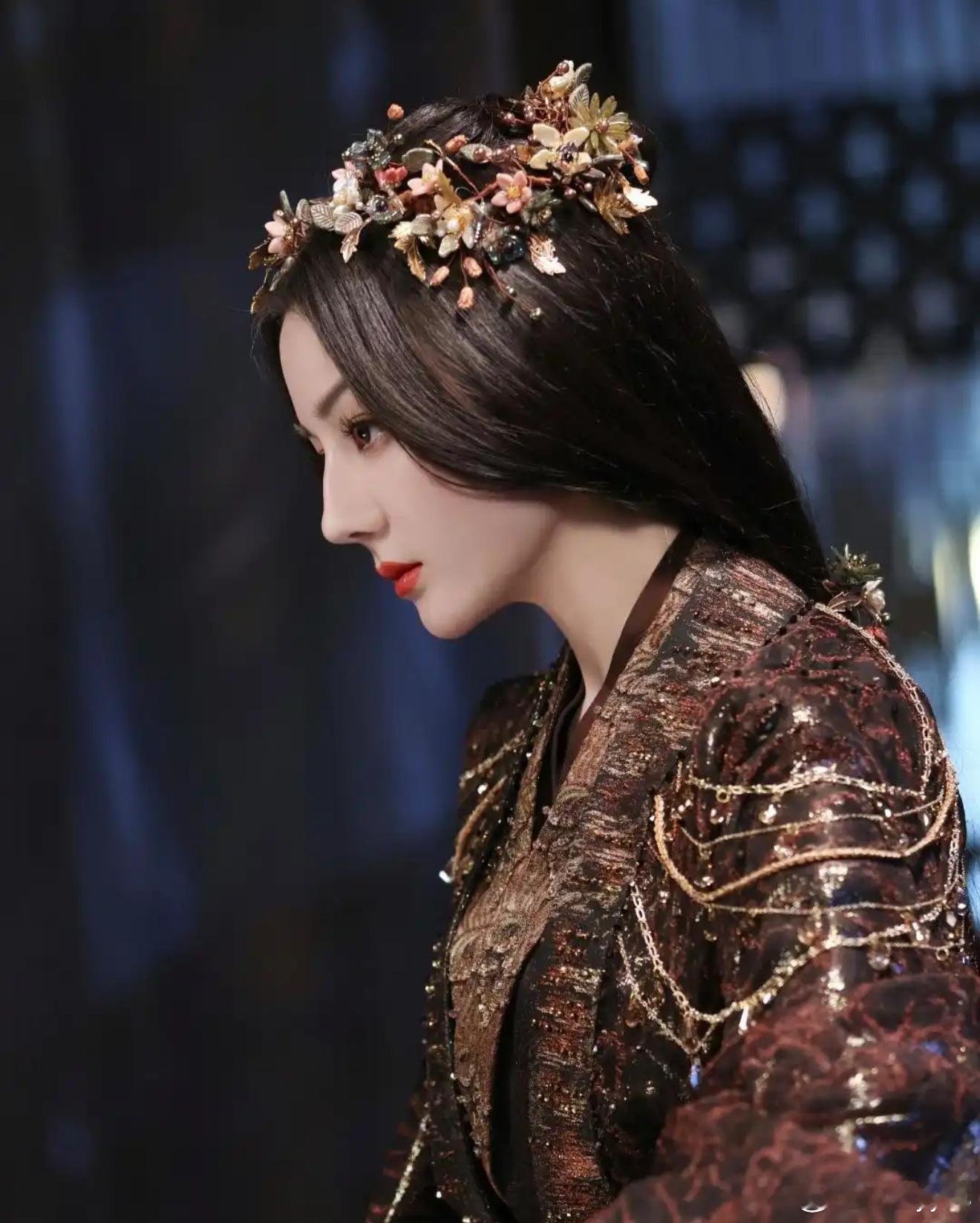 白日提灯谁还没看《白日提灯》！鬼王装柔弱×将军白切黑，双强马甲互撩，五感羁绊虐到