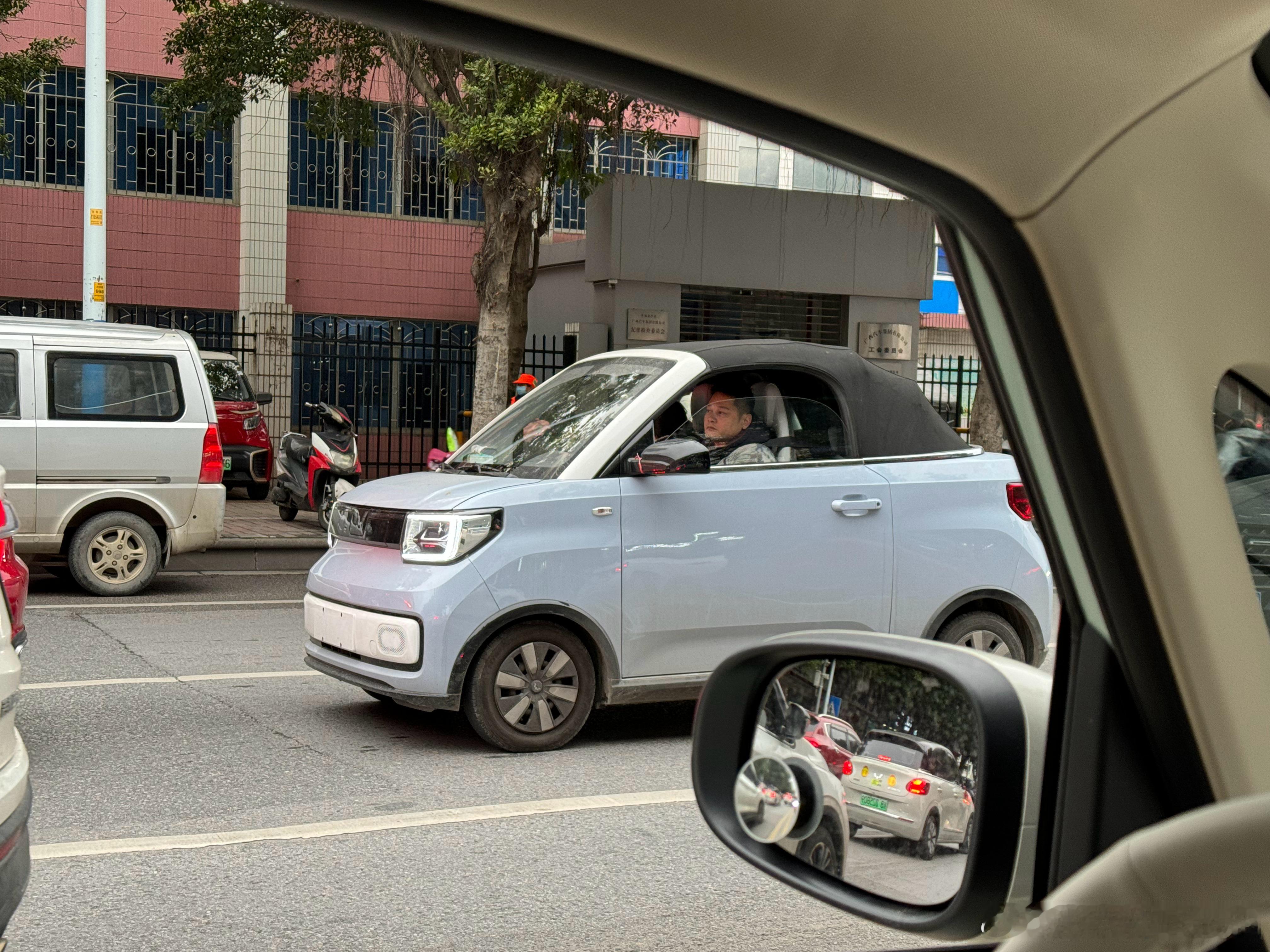 敞篷mini ev我还真第一次见到！[允悲]#凯文聊车# ​​​