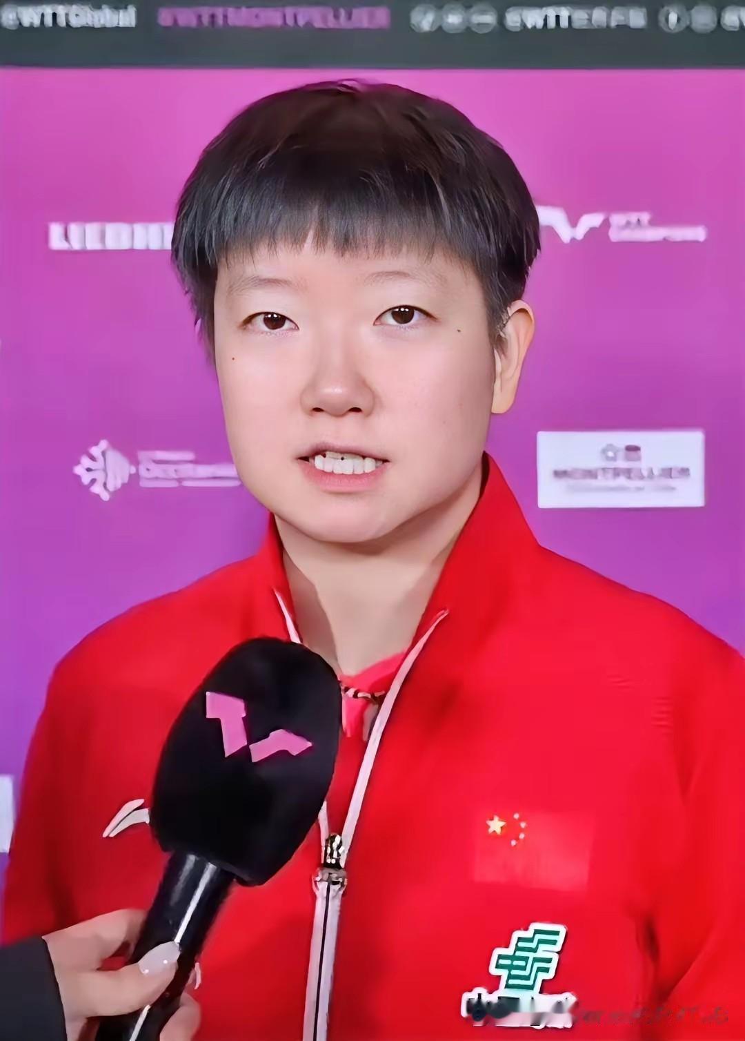 孙颖莎3-0横扫卢茨，
比分看着轻松，
可真正让人心疼的是
她赛后的一番话！
这