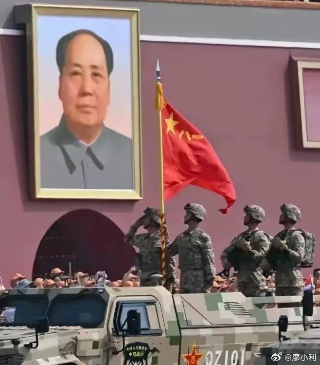 九三纪念短片我们的胜利日这张照片抓拍的真好，繁华盛世，盛大阅兵，最应该致敬的就是