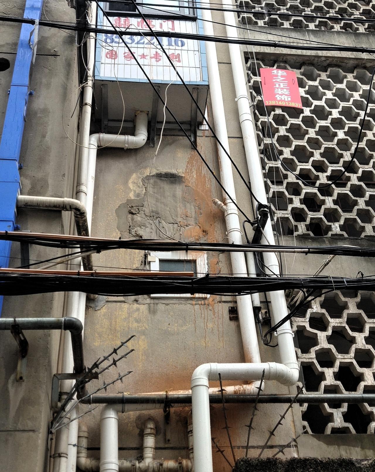 下水管道经过几天的问价谋划，昨天终于改了。友友们说的对，别人都改了，你也只能改。