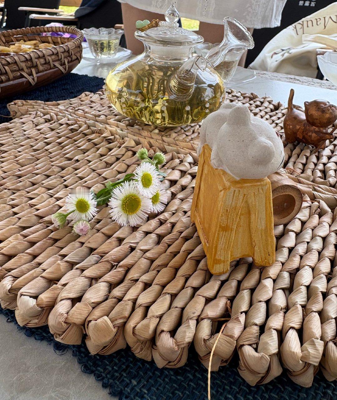 出门和不出门过的是两种人生最好的能量场，藏在自然万物里。如果感觉自己暂时被什么卡