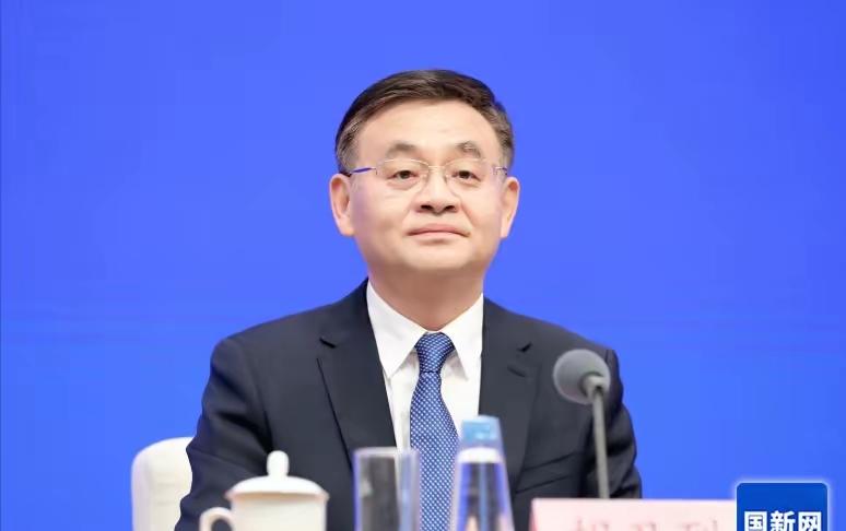 别被“清退30万”吓到，其实是把没证的临时工筛出去了。全国砍了七千多个野鸡执法队