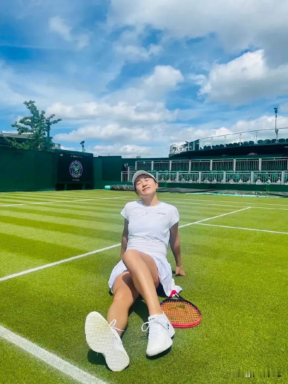 朱琳在温网迎来梦幻开局，她以6-0、6-4击败排名第127位的🇧🇪贝古，时隔