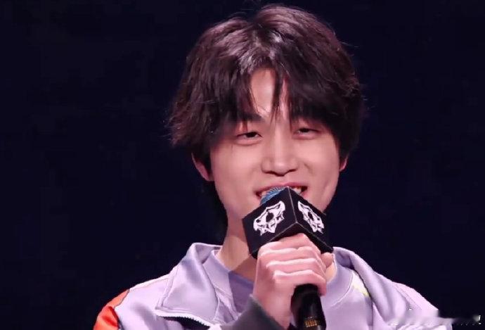 无言冠军状元对抗路总算知道我为什么打不好对抗路了，这样的操作和意识真的得看专业人