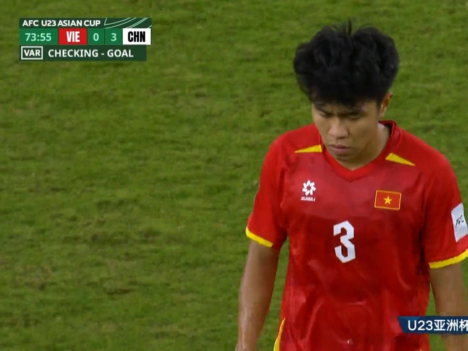 越南被罚下一人！！U23 国足多打一人！！！U23国足vs越南