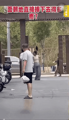 面对此情此景，只能劝女孩子及时止损！

早点远离有暴力倾向的男朋友，否则有她受的