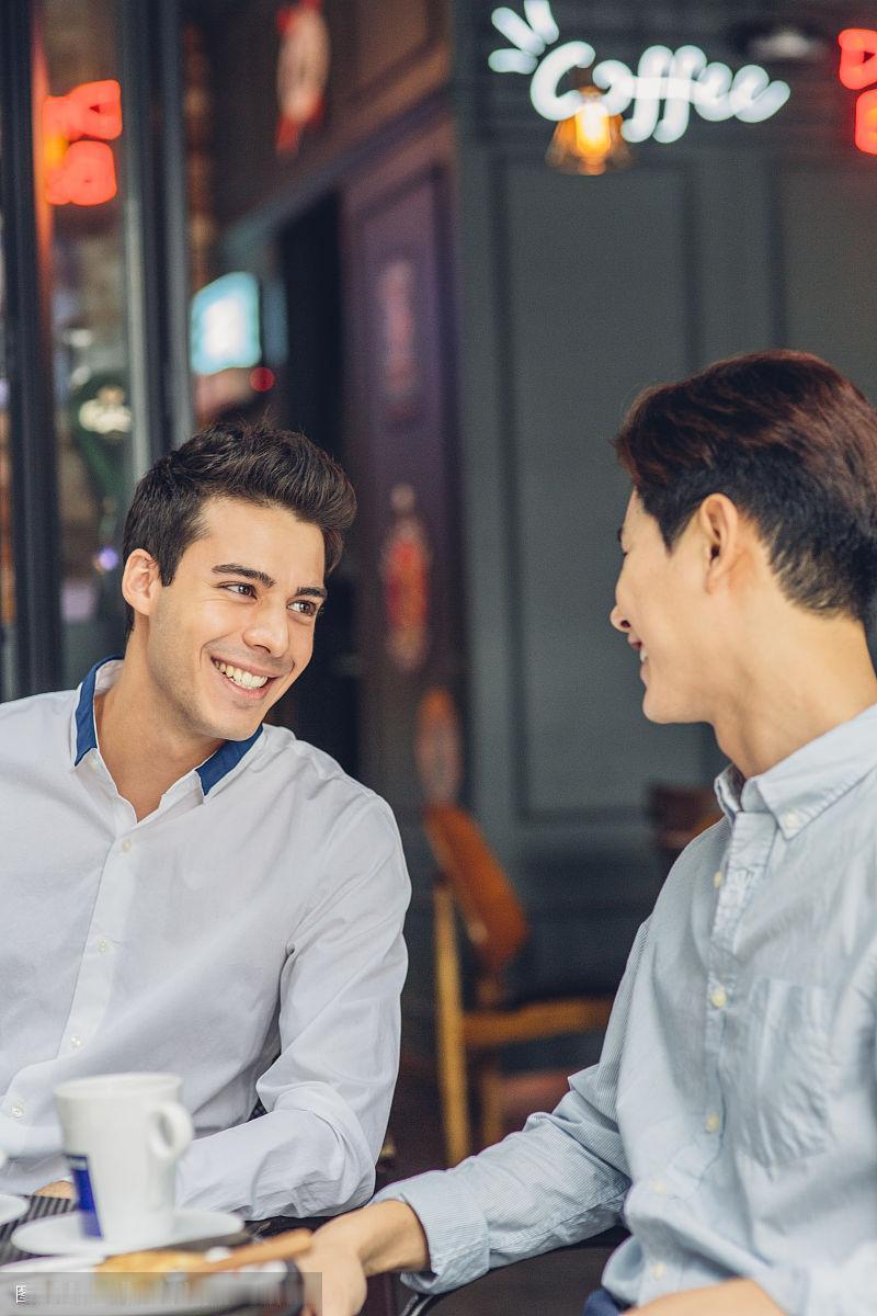 凡是能在人世上做出一番成绩来的，都是怀揣梦想且不遗余力进取的聪明人，他们不可把宝