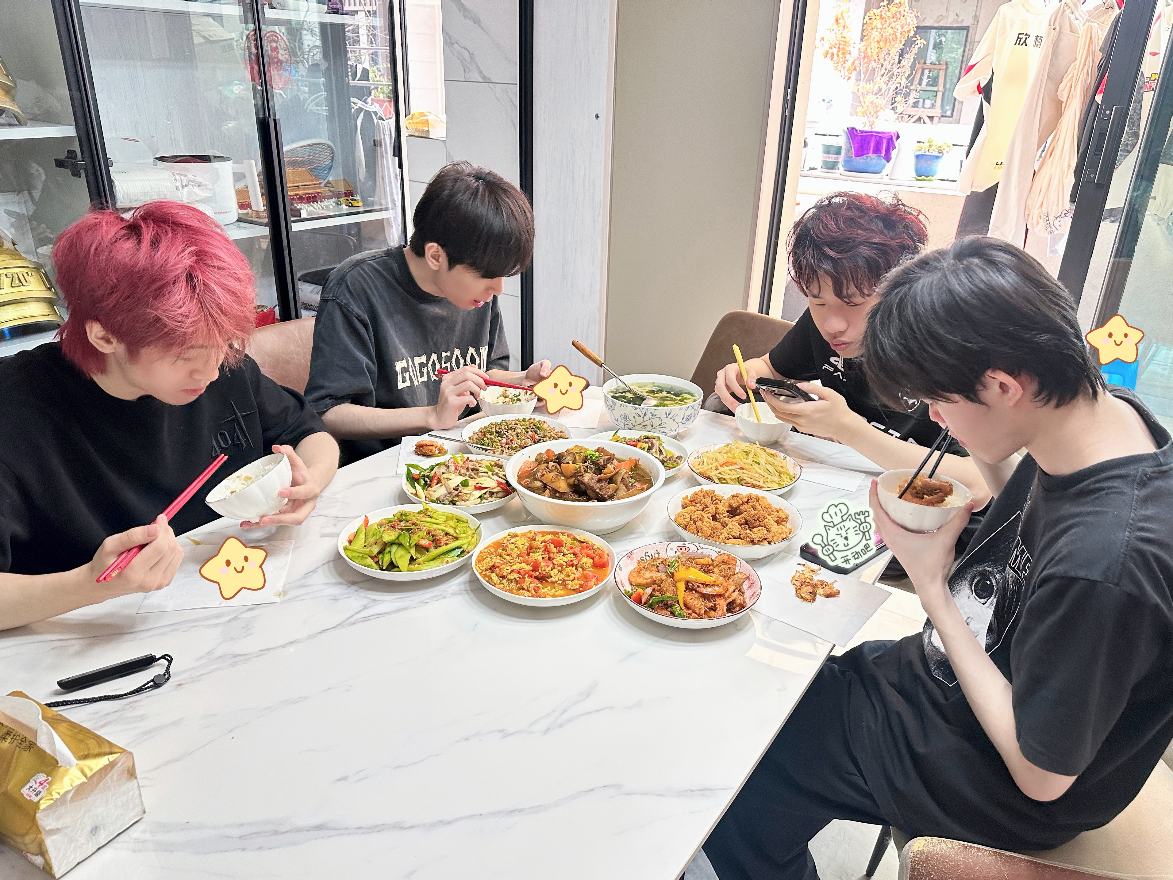 小w食堂⚡行不止步 枪鸣四海 努力训练，认真干饭微博俱乐部WBG和平精英战队