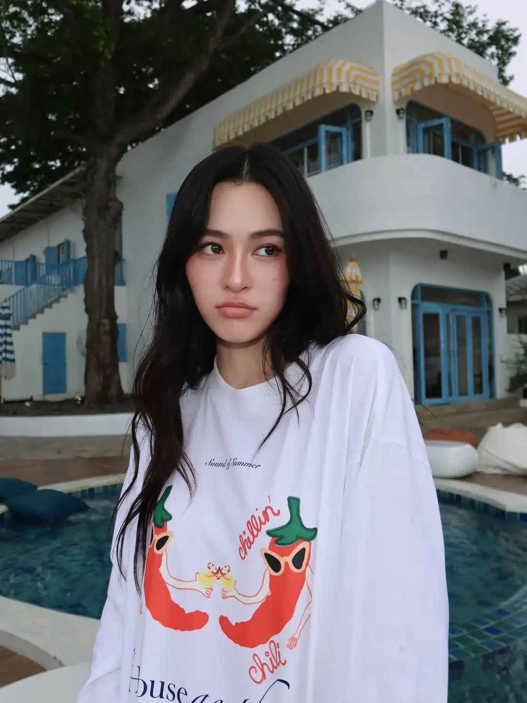 邝玲INS更新‘I'm hot 🌶️🔥❤️’