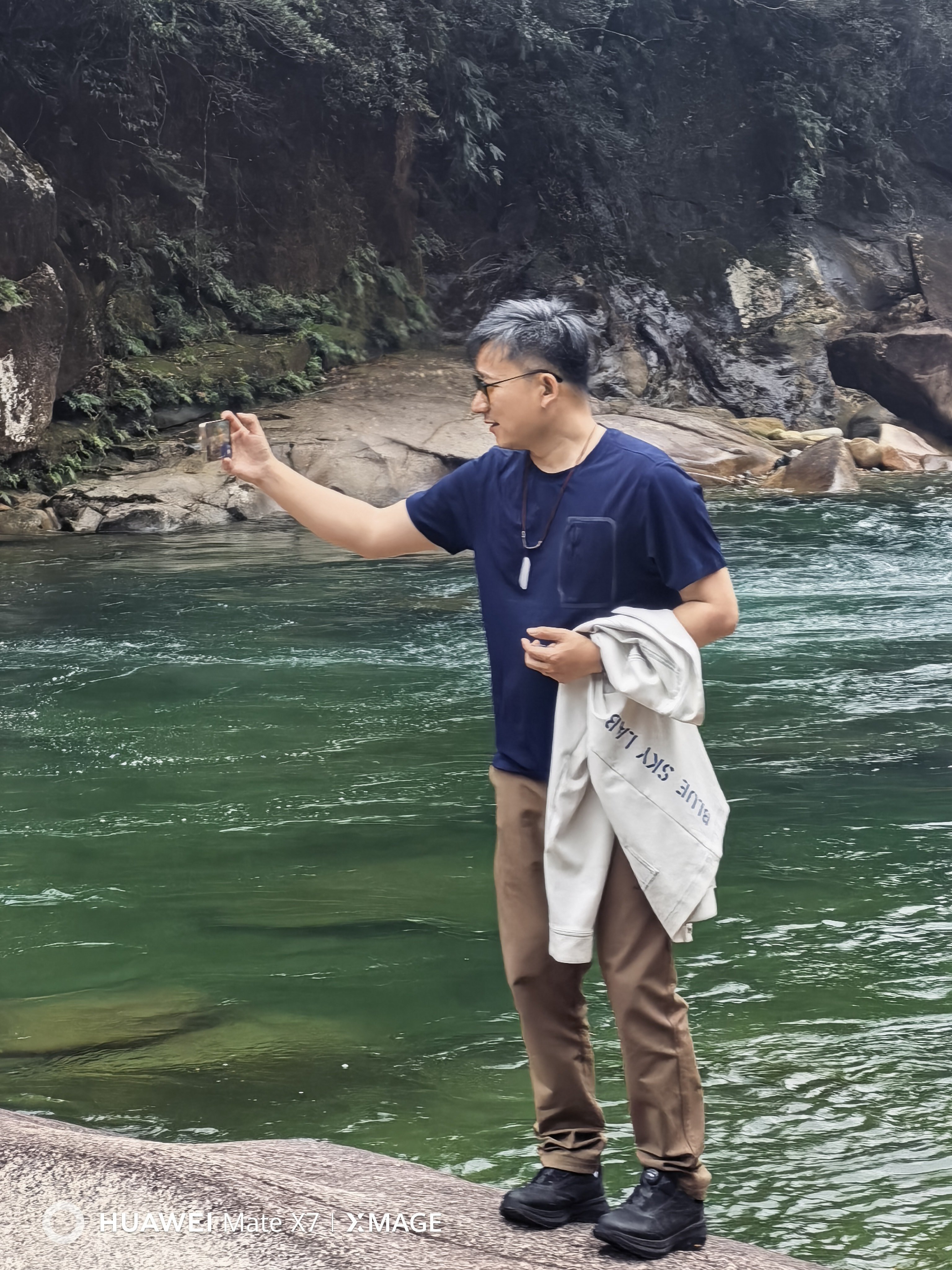 兜兜转转还是那个少年忙碌中增加奇怪的知识思考中坚定内心的悸动永远不要怀疑自己永远