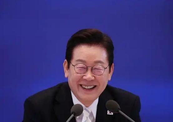 不止台湾是中国的，韩国的李在明最近在一场教育会议上说的一句自嘲的话，意外点出了当