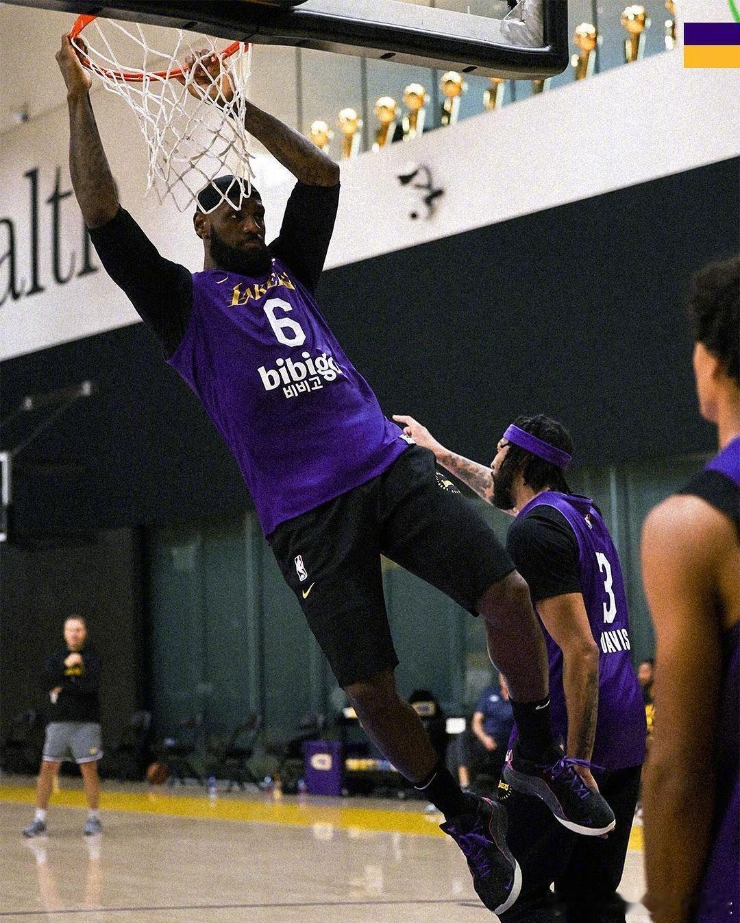 #NBA鞋视角# Nike LeBron XX2「Blacklight」詹姆斯训