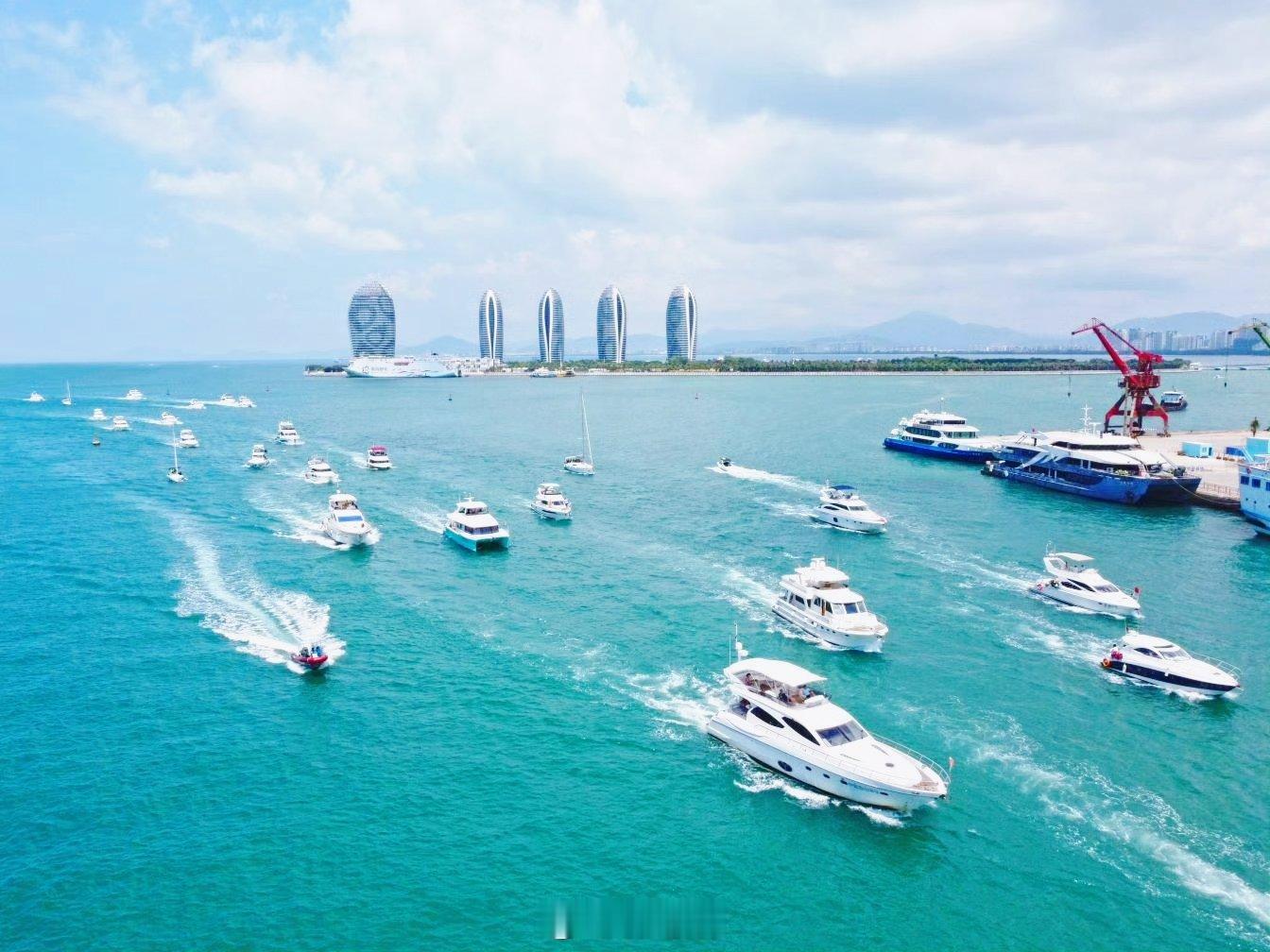 三亚元旦入境游客暴增5倍元旦春节是三亚旅游的黄金季节，再加上“海南封关”后免税的