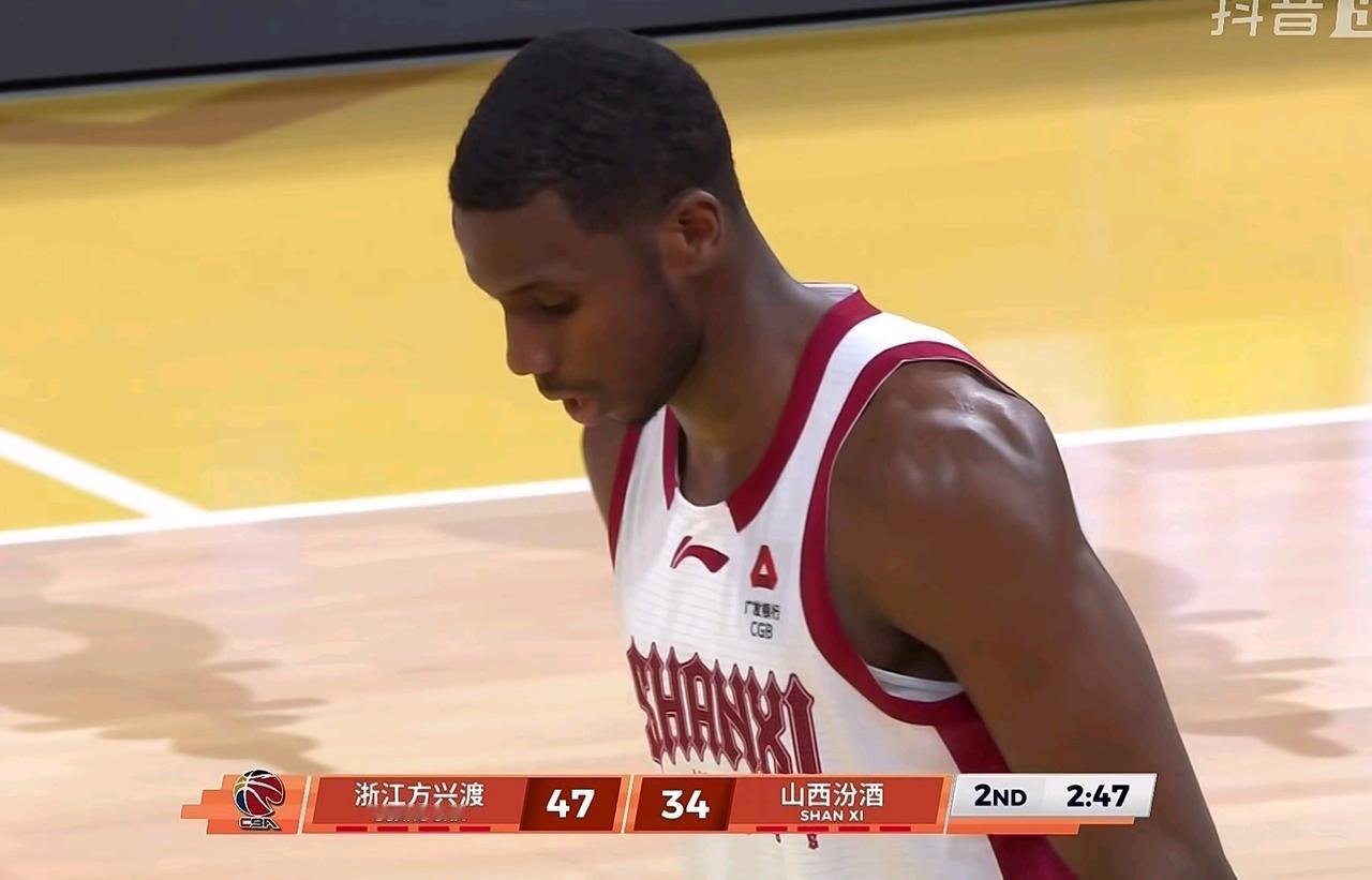 关于山西男篮，老陈再多说几句。别看昨晚输给了广厦，山西的实力还是非常强的，面对联