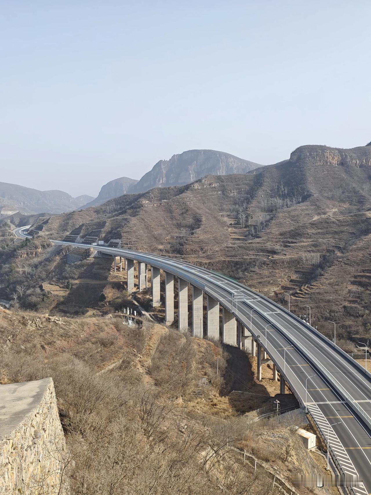 今天带来两个好消息，12月5日，南太行两条跨省道路正式通车。

1.十里河隧道通