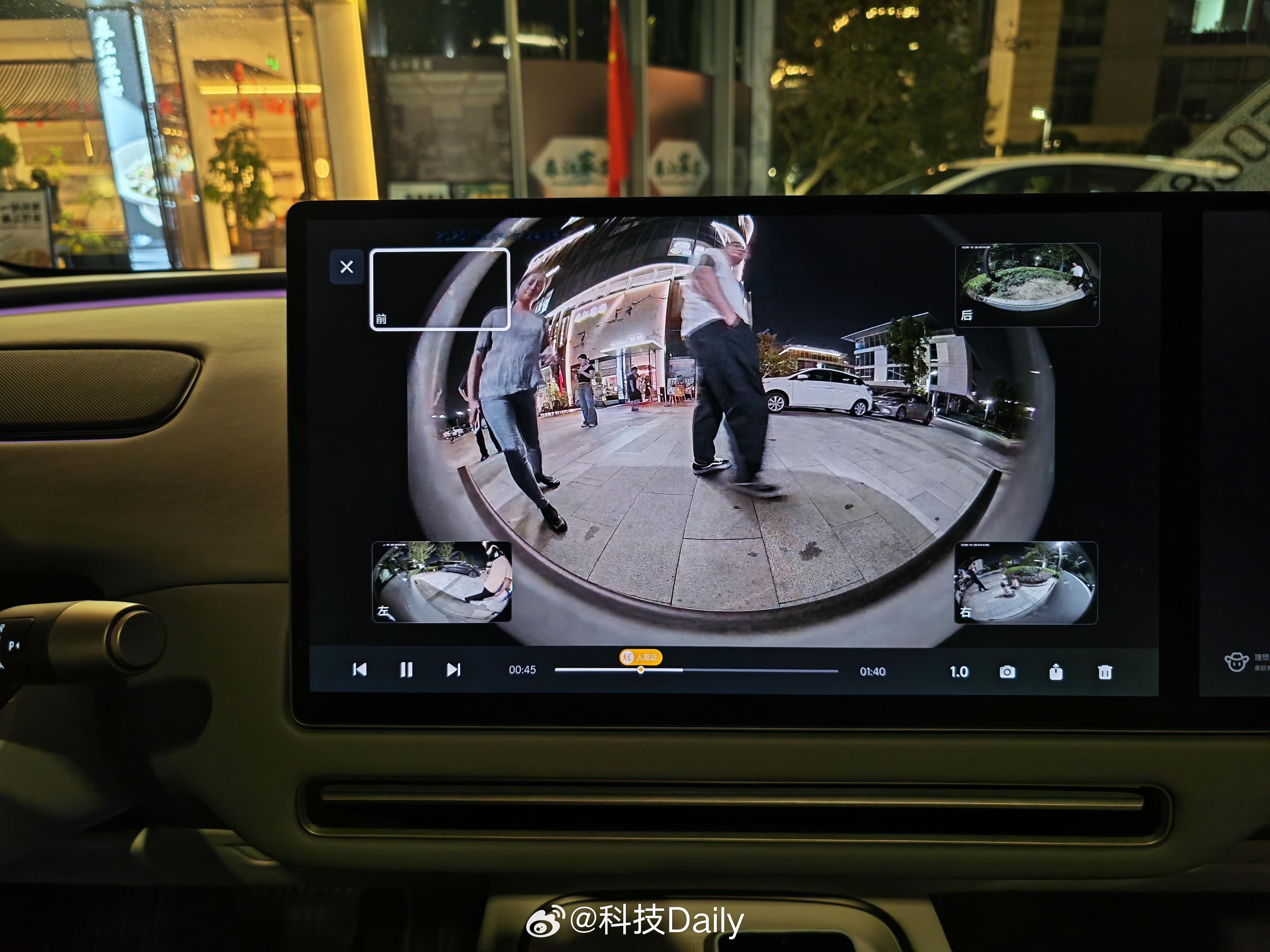 理想i6这么火么，吃饭停个车被围观了。上一个围观度这么高的车是哪辆了。 ​​​