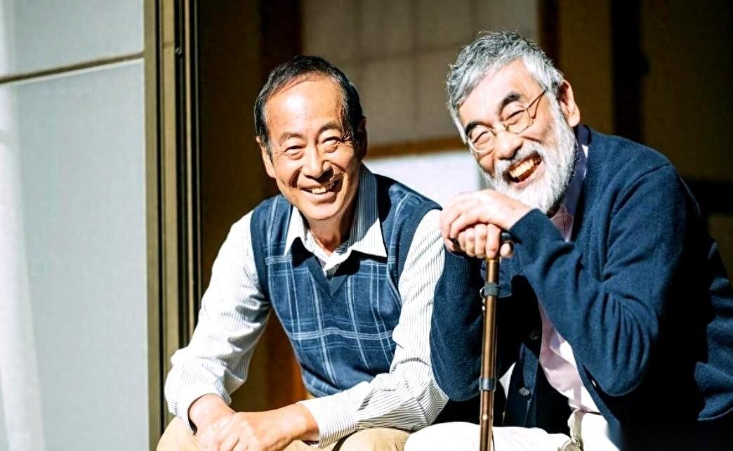 同样是70岁，有人活得像个小伙子，有人却连下楼都费劲。
这种差距，根本不是身份证