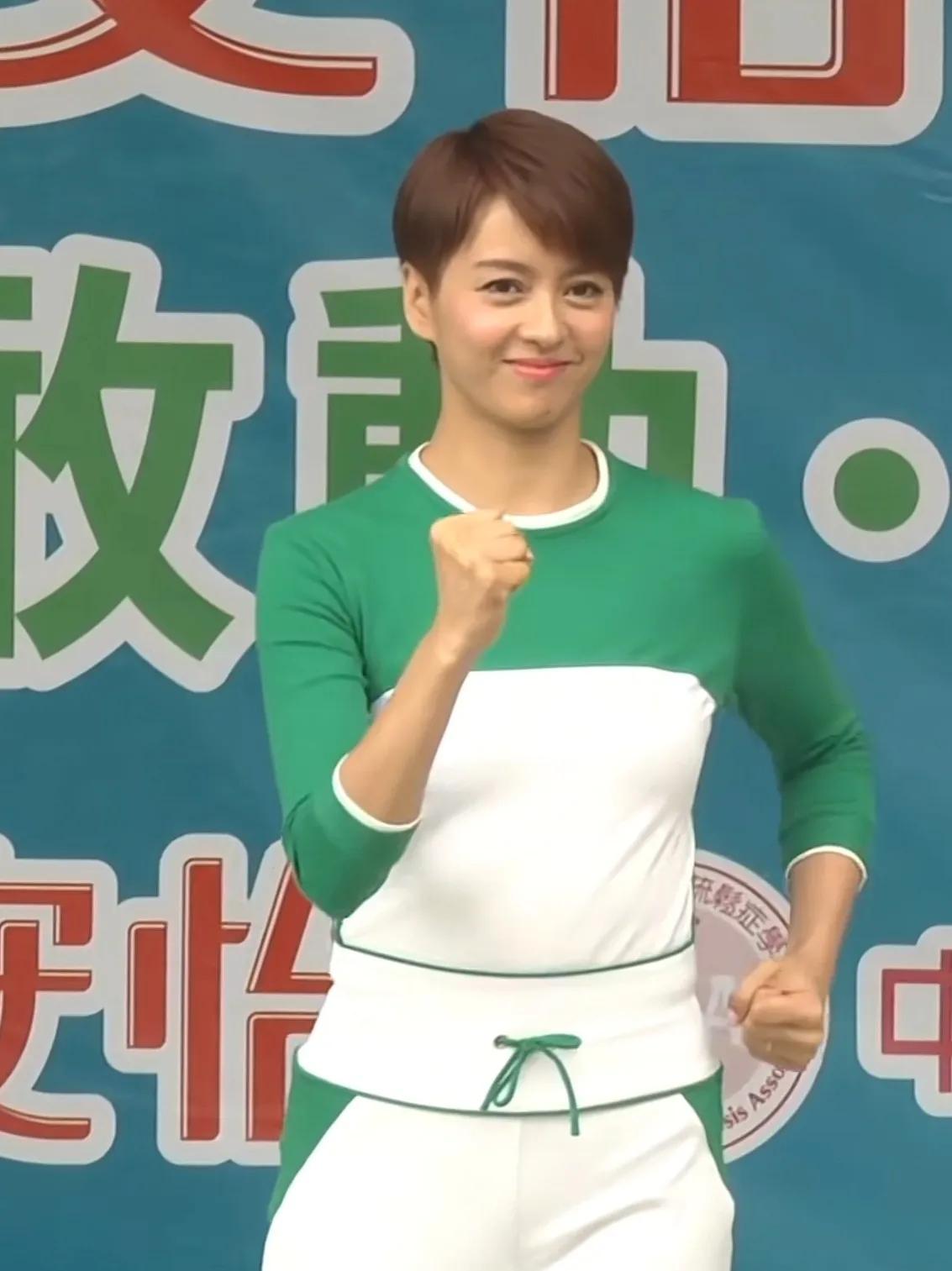 梁咏琪，罕见露面，引发网友热议！

9月2日，久未露面的梁咏琪，突然引发了网友的