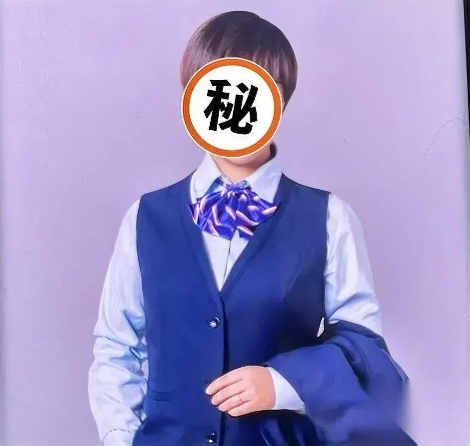 那个总笑的理财经理死了。

死在自家佛堂里。

可她带走的，是十几个家庭的命。