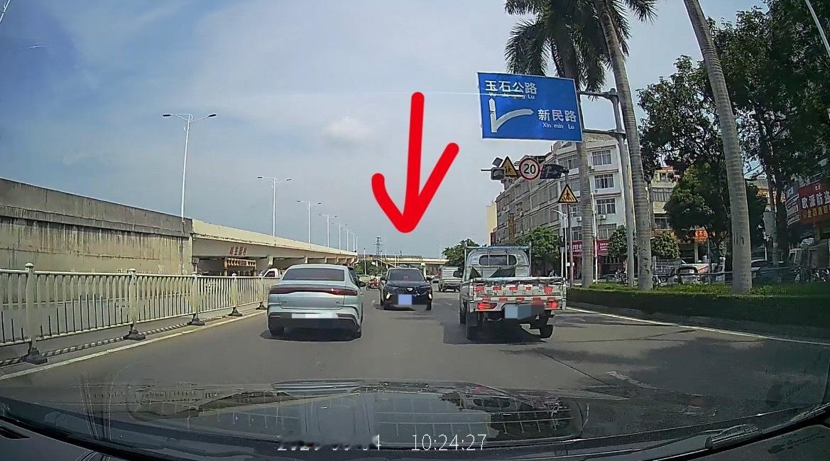 【玉林南高立交鸡笠园路口桥底suv逆行】6月4日10点24分，玉林市城区南高立交