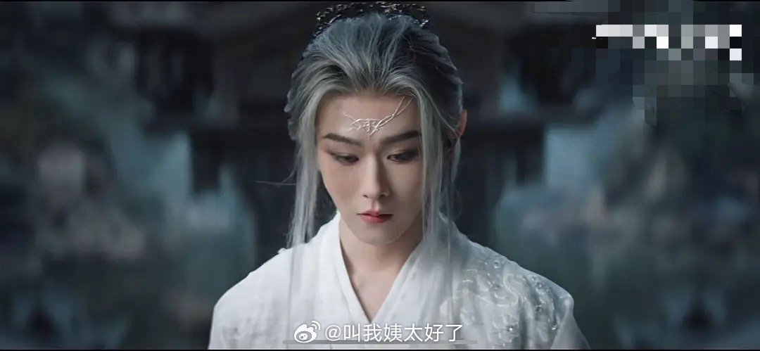 小4️⃣是有什么把柄在田嘉瑞手上吗？连捧三部剧了，这张脸跟龙神有什么关系？