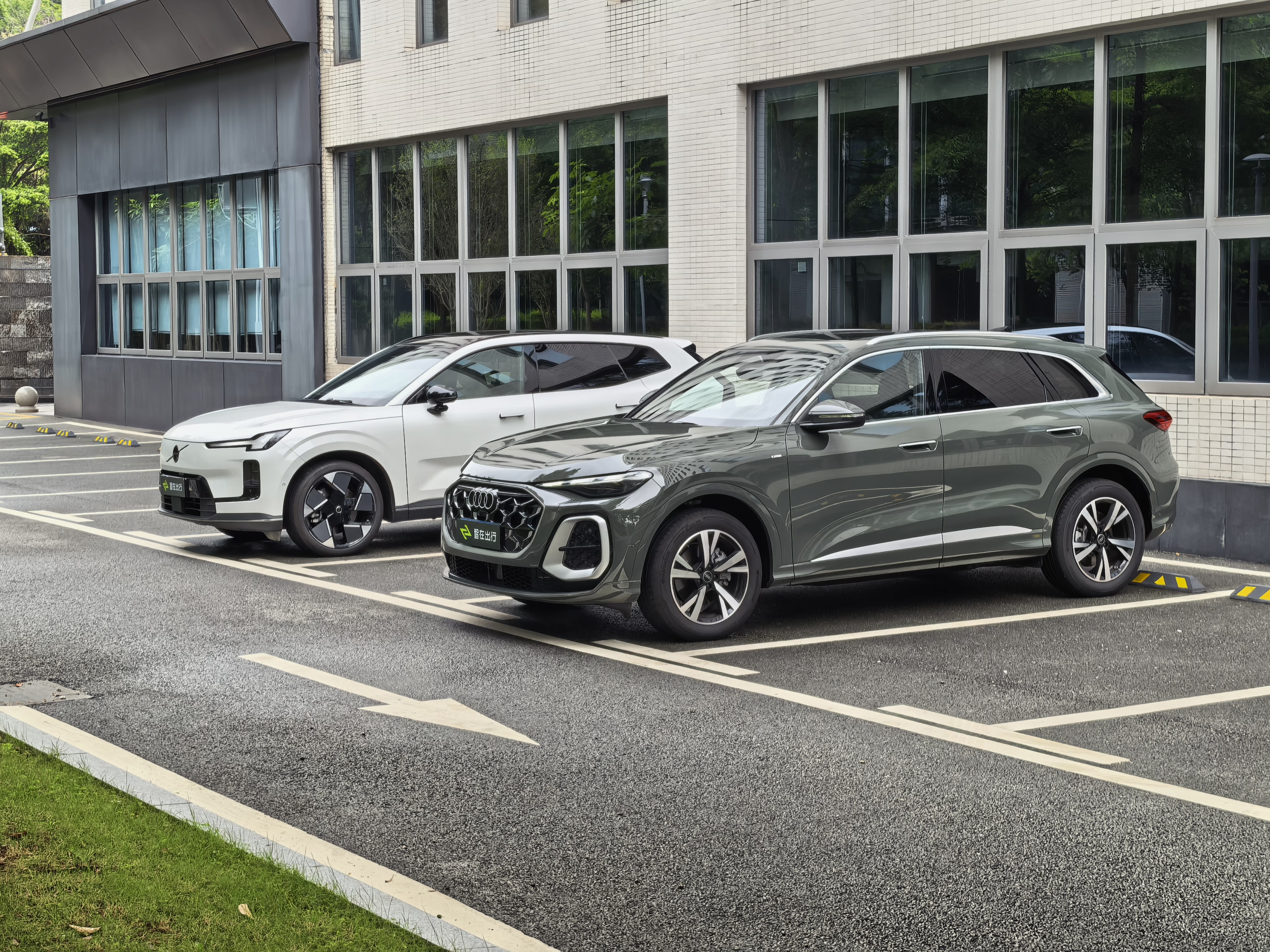 25万预算买豪华中型SUV？这两台谁更好？