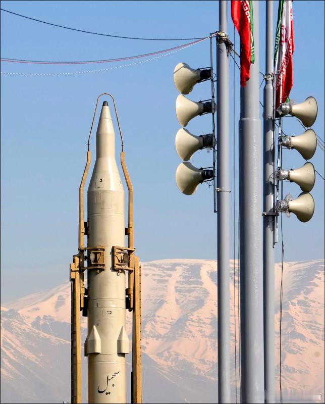 伊朗首次使用“赛吉尔”中程弹道导弹：射程覆盖整个中东海外新鲜事美以伊冲突中东现场