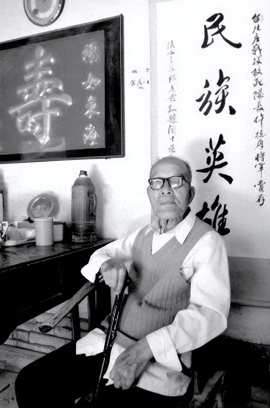 2007年陕西一个小山村 一个97岁老农民的葬礼居然轰动了。
为啥？
连台湾的连