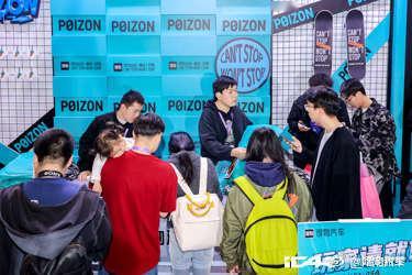 苏州汽车改装展上这辆车好酷得物和iCAR出联名车了苏州GT Show车展上，得物