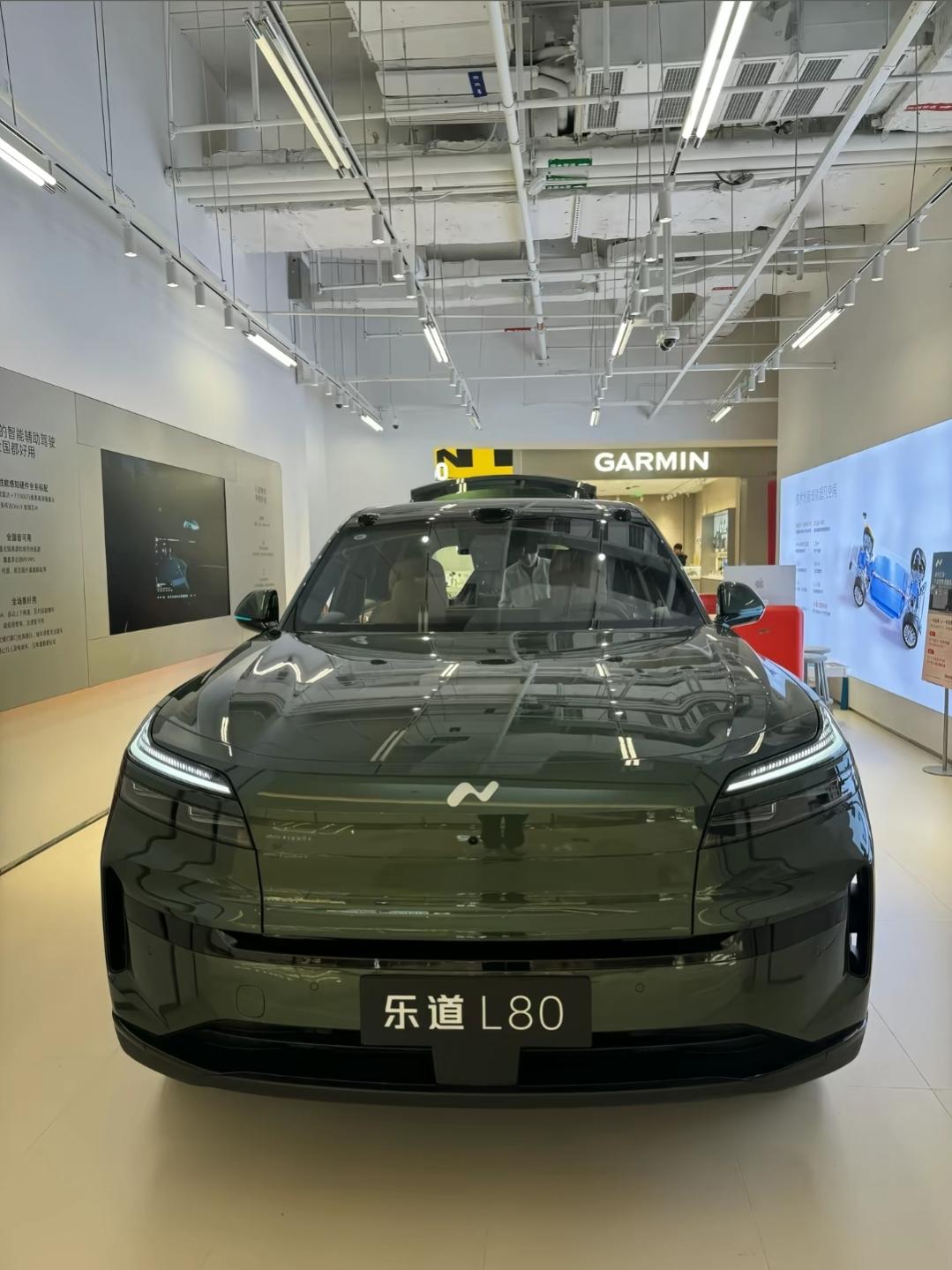 乐道L80家用感觉很靠谱，24万起大五座纯电SUV，空间贼宽敞，后排翘二郎腿都不