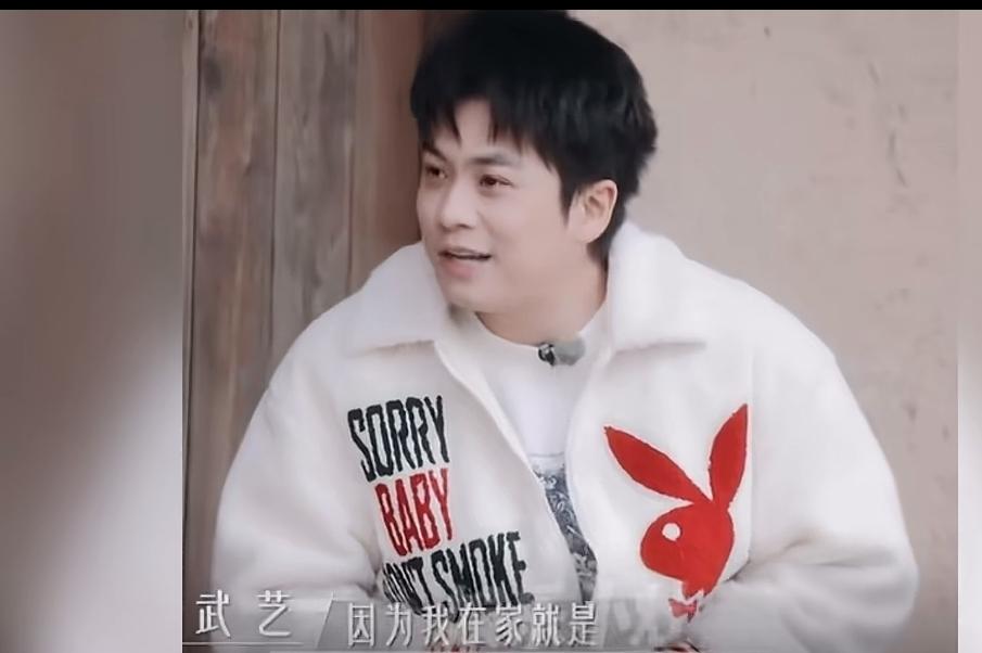 谢娜：“武艺，你走了我使唤谁？”

众人捧腹大笑。

谢娜又开玩笑说：“是不是其