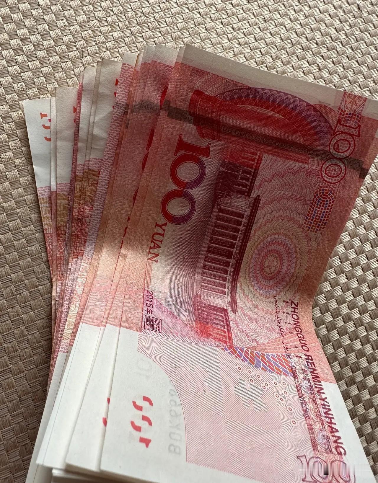 亲情怎么可能用金钱来衡量呢。
  我这妹子，是堂妹。和她老公六七月份去北京看病，