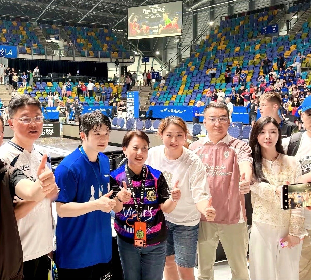 当年姚明闯荡NBA，上海体委领导未曾亲临，仅李秋平指导到场；今朝樊振东海外征战，
