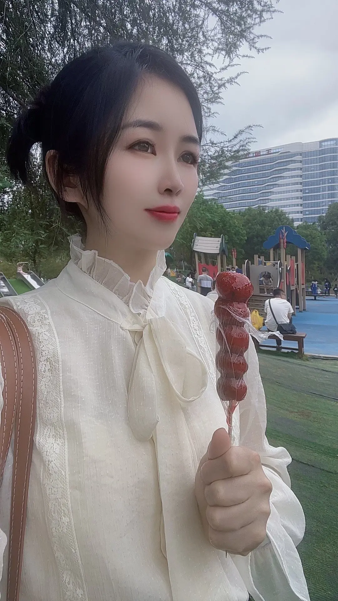 我这一生没有退路，万般皆苦唯有自渡，从来不敢停下脚步，有太多责任要背负...