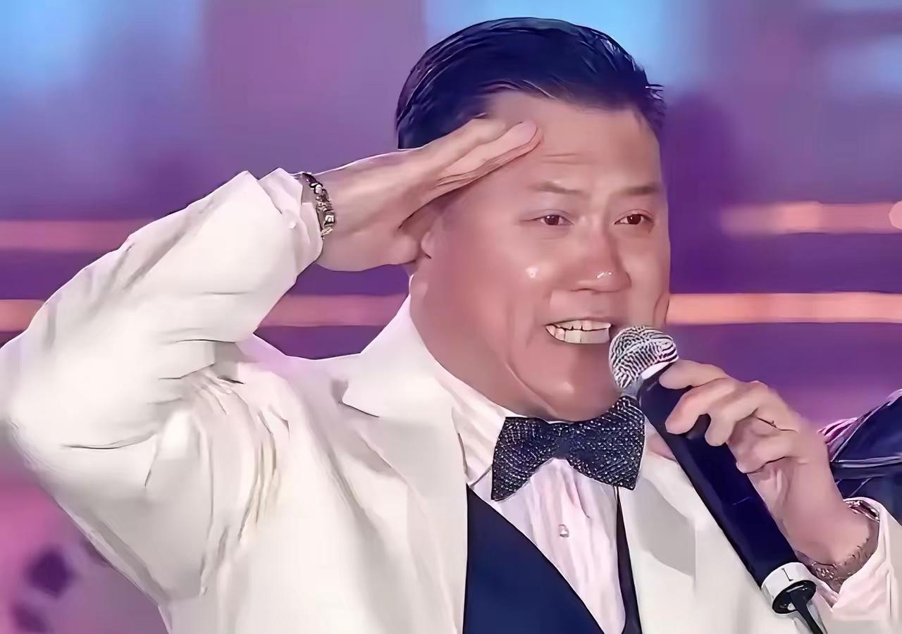 68岁万梓良，台上腿抖得像筛糠，下台就扎针测血糖，一场商演15万，自己只留1.5