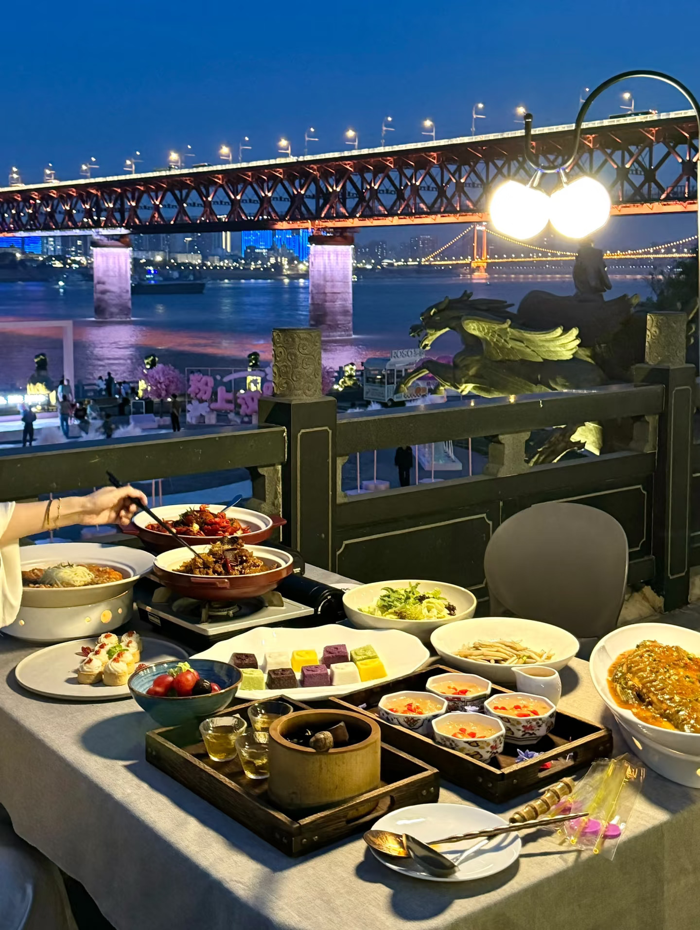 武汉！！花小钱装大杯！！一线江景！！