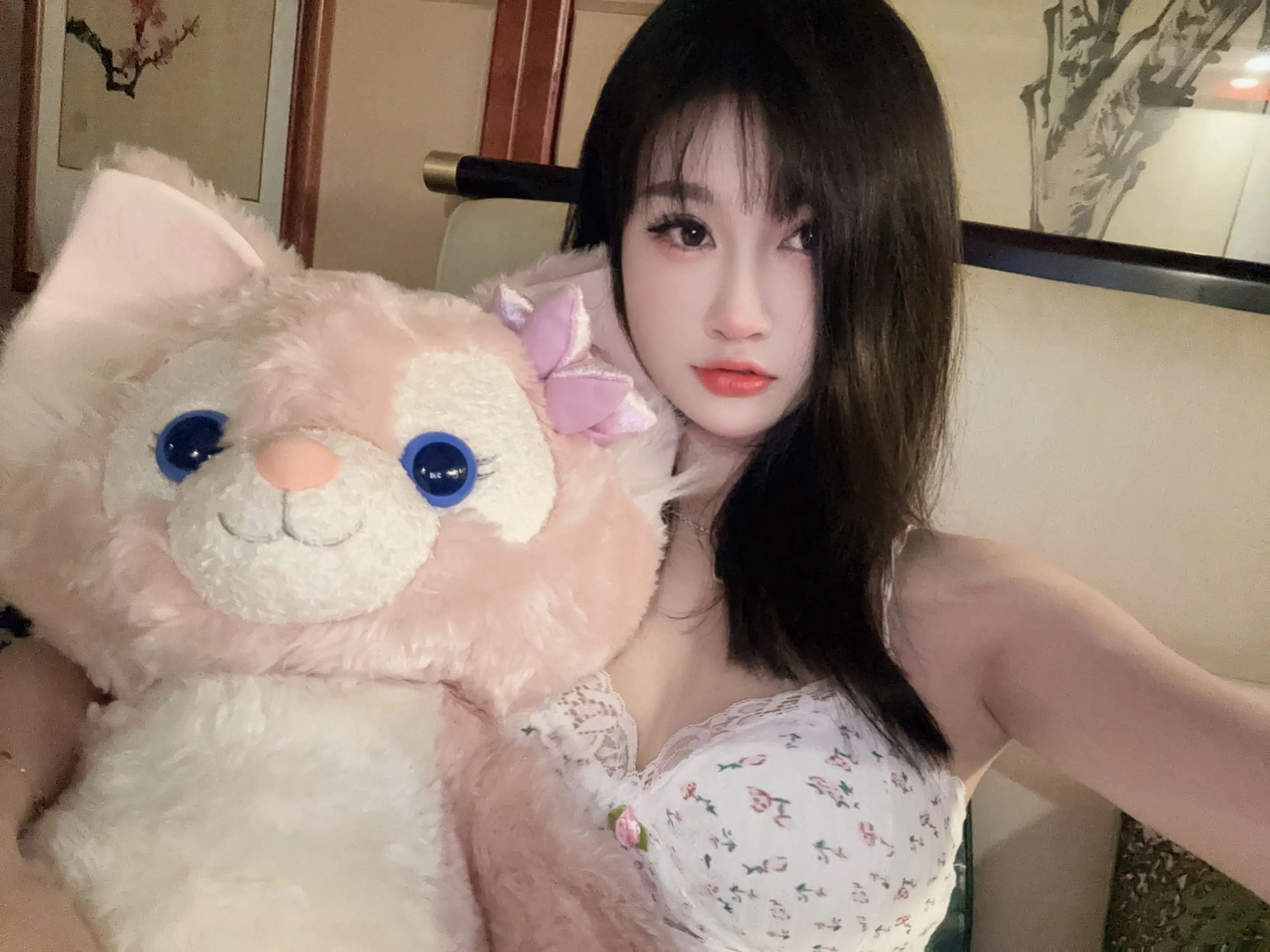 我再也不要成为任何人生命中的一点点 我要成为霸王茶姬 让人睡不着觉