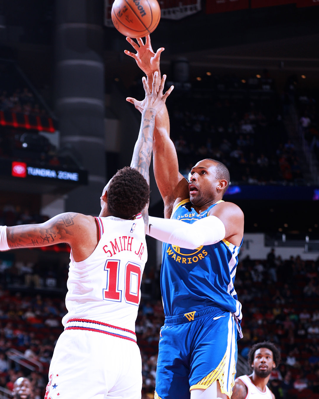 霍福德17分，6篮板，5助攻，2盖帽，1抢断。残阵勇士加时险胜火箭