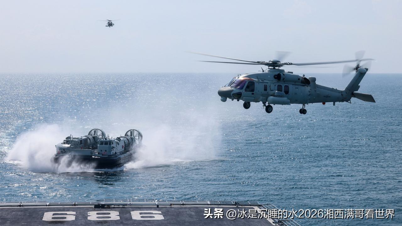 直-20J是准备给谁886呢？直-9轻型舰载直升机挂上“鹰击-9”反舰导弹，拍着