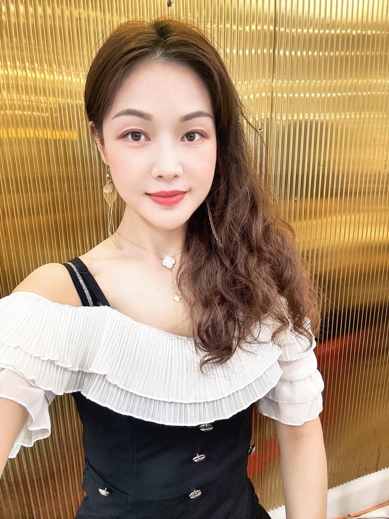 一定要多拍照，你会看见很多不一样的自己！自信是最好的穿搭 今日份优雅名媛风穿搭